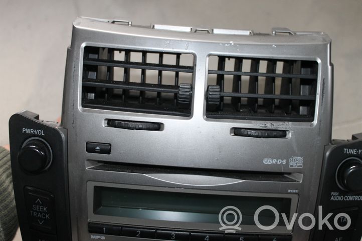 Toyota Yaris Radio / CD-Player / DVD-Player / Navigation 861200D490