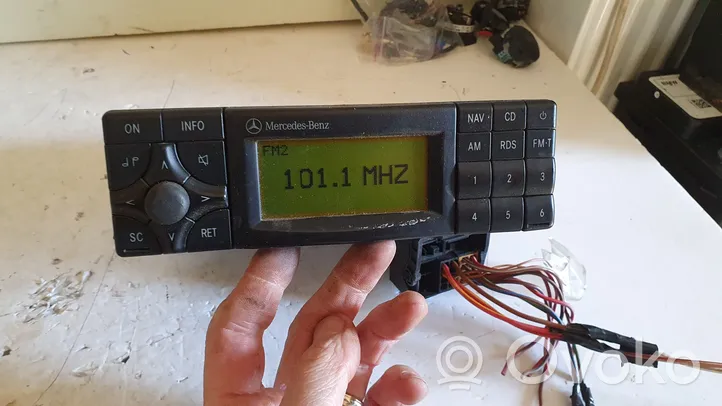 Mercedes-Benz E W210 Radio / CD/DVD atskaņotājs / navigācija A0028205489