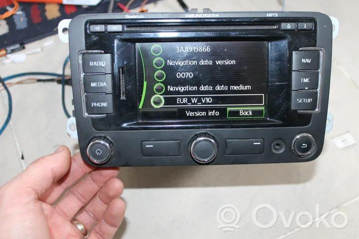 Skoda Superb B6 (3T) Panel / Radioodtwarzacz CD/DVD/GPS 3T0035192J