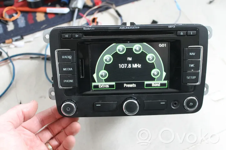 Skoda Superb B6 (3T) Panel / Radioodtwarzacz CD/DVD/GPS 3T0035192J