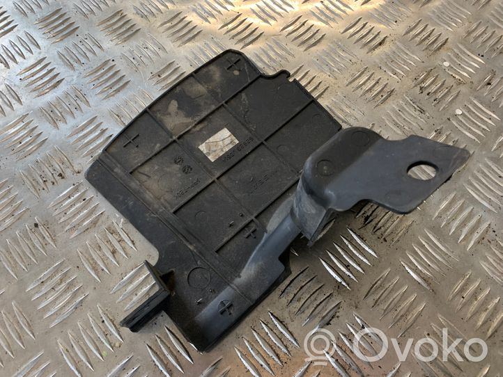 Nissan Qashqai Jäähdyttimen kehyksen suojapaneelin kiinnike 62823JD51A