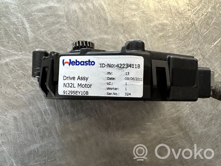 Nissan Qashqai Moteur / actionneur 4223411B