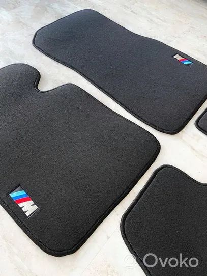 BMW 3 E30 Zestaw dywaników samochodowych 