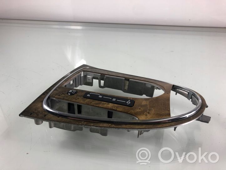 Mercedes-Benz CLS C219 Rivestimento in plastica cornice della leva del cambio 