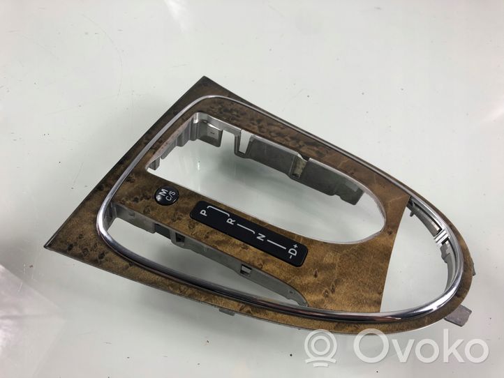 Mercedes-Benz CLS C219 Rivestimento in plastica cornice della leva del cambio 