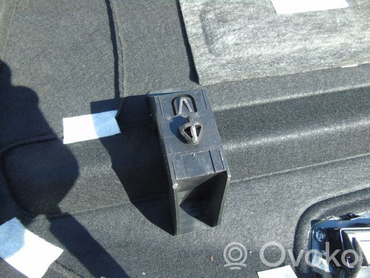 Mercedes-Benz C W205 Grilles/couvercle de haut-parleur arrière 