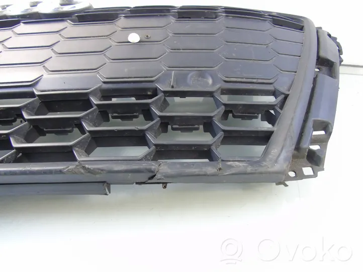 Audi A3 8Y Maskownica / Grill / Atrapa górna chłodnicy 8Y0853651