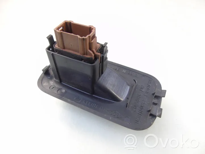 Renault Trafic II (X83) Electric window control switch 8200011870