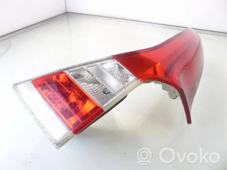 Volvo V70 Aizmugurējais lukturis virsbūvē 