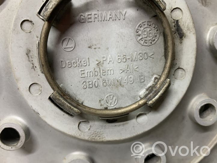 Volkswagen PASSAT B5.5 Osłona nakrętki koła 3B0601149B