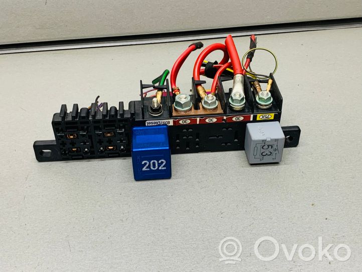 Volkswagen PASSAT B5.5 Fuse module 8L0941822A