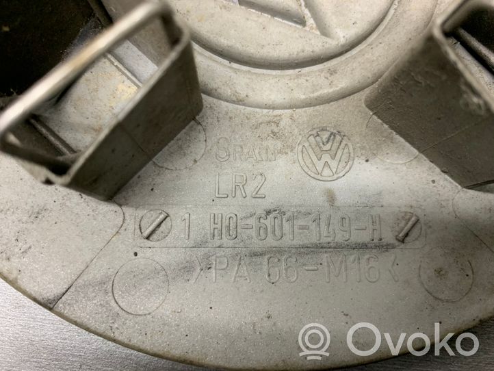 Volkswagen PASSAT B3 Ohjauspyörän mutterin suojakansi 1H0601149