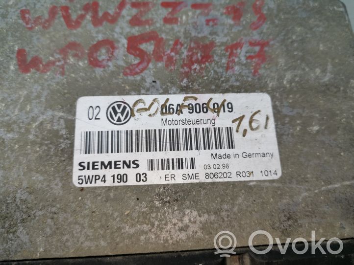 Volkswagen Golf IV Sterownik / Moduł ECU 06A906019