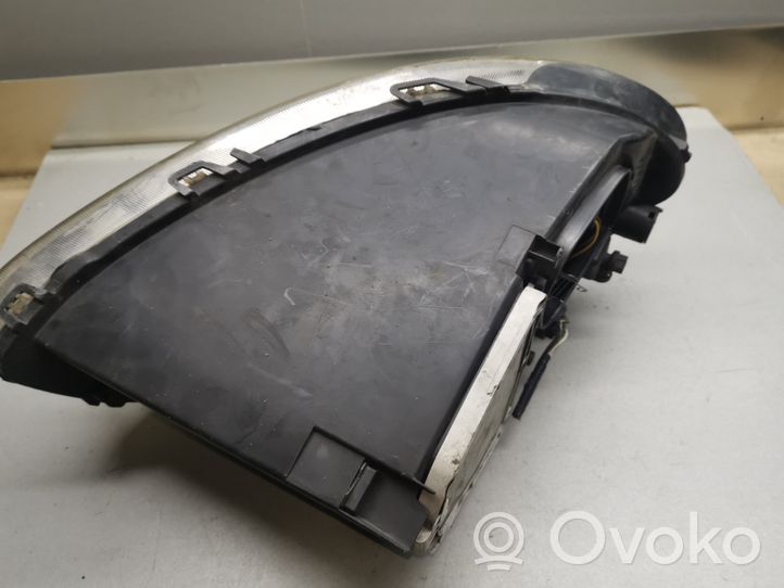 Chrysler Voyager Lampa przednia 04857711AB