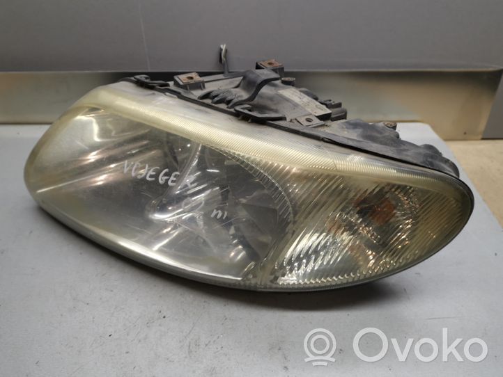 Chrysler Voyager Lampa przednia 04857711AB