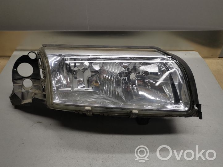 Volvo S80 Lampa przednia 30744494