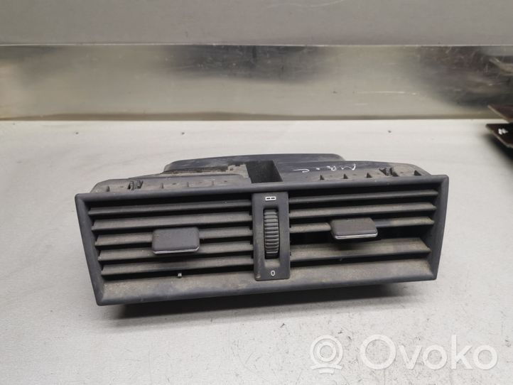 Mercedes-Benz C W202 Griglia di ventilazione centrale cruscotto 2028300554