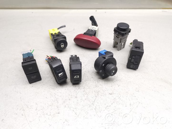 Citroen Xsara Picasso A set of switches 9631719177