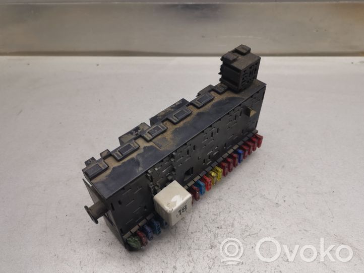 Volkswagen Golf II Fuse module 171941813D