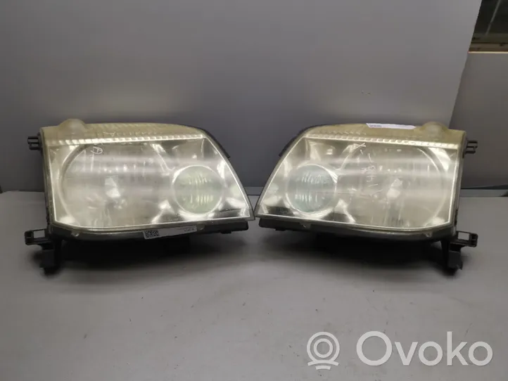 Nissan X-Trail T30 Lot de 2 lampes frontales / phare 