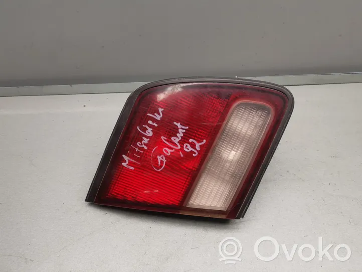 Mitsubishi Galant Lampy tylnej klapy bagażnika 0431613