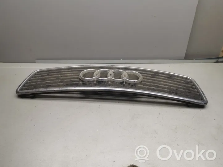 Audi A6 S6 C4 4A Priekšējais režģis 4A0853651