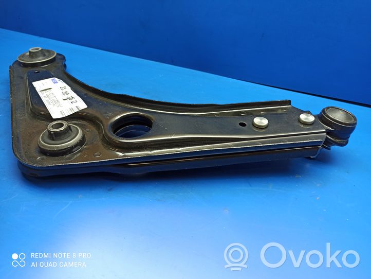 Ford Escort Braccio di controllo sospensione anteriore inferiore/braccio oscillante 2530362