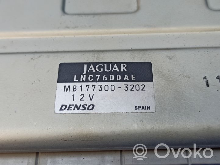 Jaguar XJ X308 Panel klimatyzacji LNC7600AE
