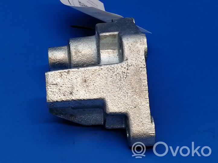 Land Rover Evoque II Staffa del cuscinetto di supporto dell’albero di trasmissione K8D25K291AB