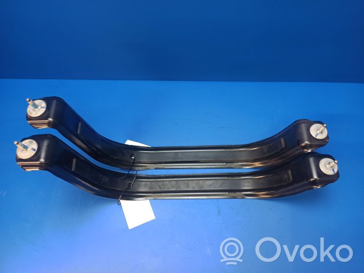 Land Rover Evoque II Staffa di fissaggio del serbatoio del carburante K8D29055AA