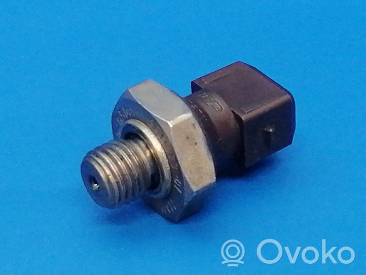 BMW X5 F15 Sensor de presión del aceite 8611273