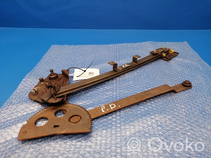 Volkswagen K70 Manualny podnośnik szyby drzwi przednich 481837402