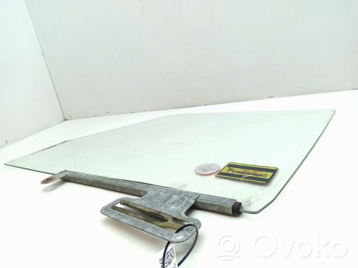 Volvo 240 Front door window glass four-door 77135000