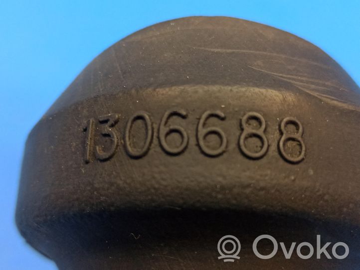 Volvo 240 Tube d'admission d'air 1306688