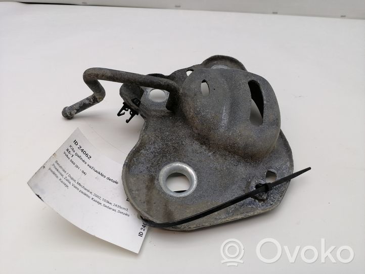 Volvo S60 Staffa/supporto di montaggio della marmitta 