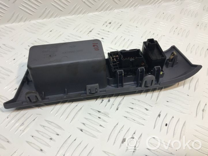 Nissan Micra Obudowa panelu regulacji lusterek bocznych 68485AX700