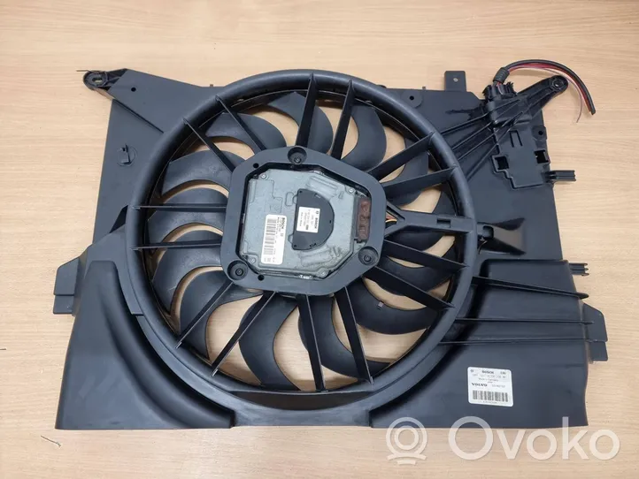 Volvo XC70 Radiator cooling fan shroud 30749760