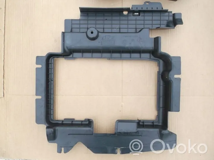 Mercedes-Benz ML W164 Staffa di montaggio della batteria A1646801019