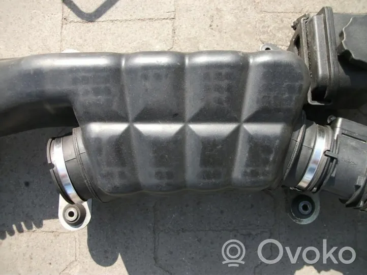 Mercedes-Benz ML W163 Oro paėmimo kanalo detalė (-ės) A1121410004