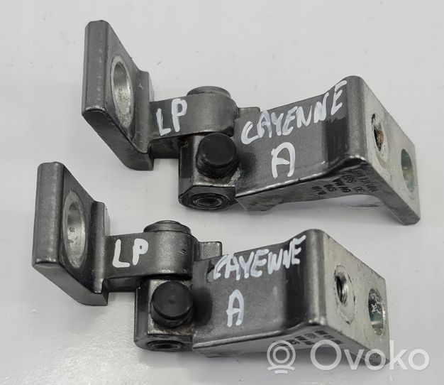 Porsche Cayenne (92A) Set di cerniere portiera anteriore 8K0831401A