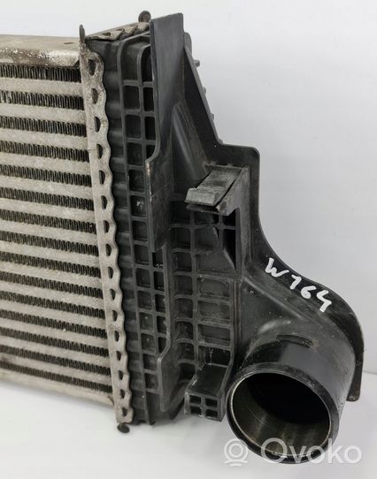 Mercedes-Benz ML W164 Радиатор интеркулера A1645001900