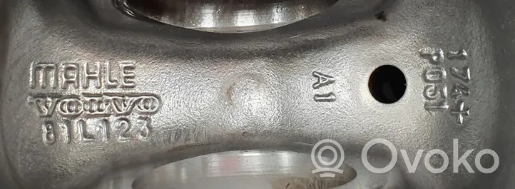 Volvo V60 Piston with connecting rod 81L123