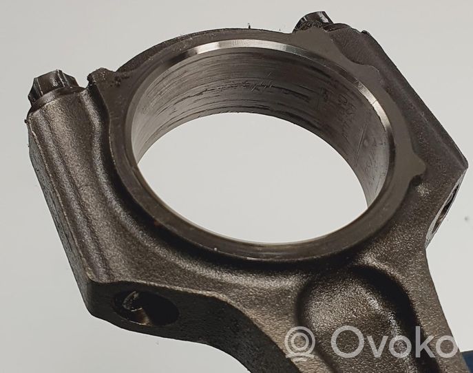 Ford Focus Piston with connecting rod PK30