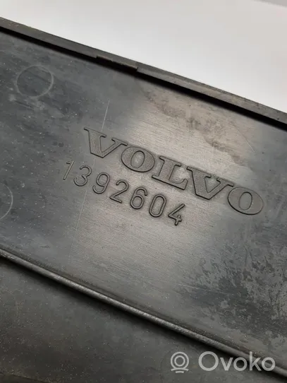 Volvo 960 Konepellin lukituksen muotolista 392604