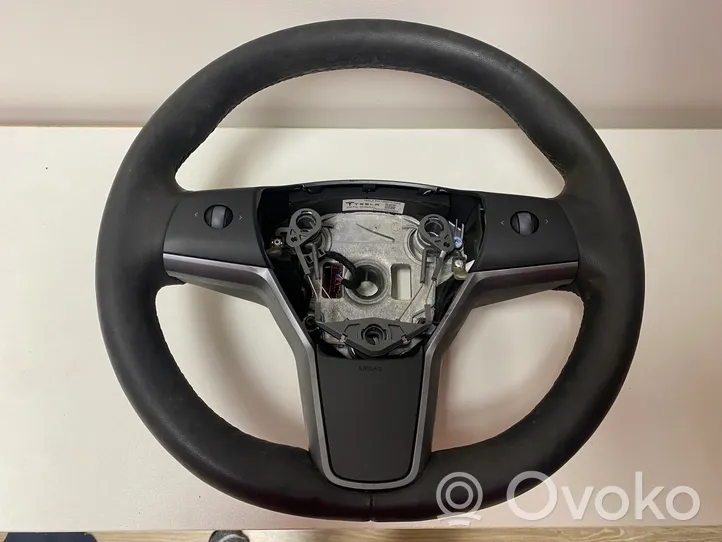 Tesla Model 3 Ohjauspyörä 800283801