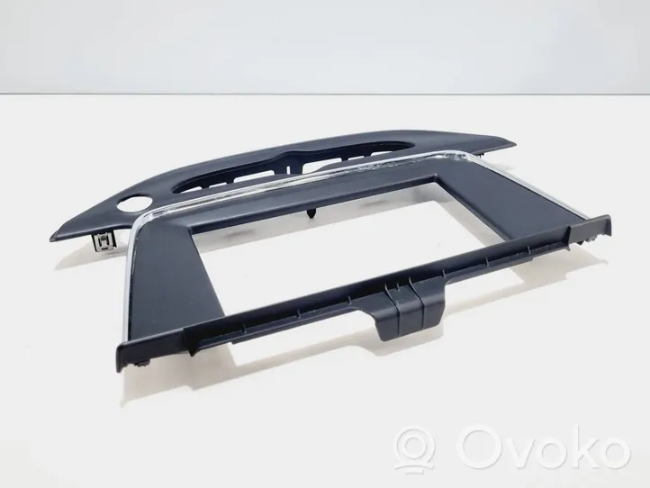 Opel Astra K Radio/GPS head unit trim 30690893