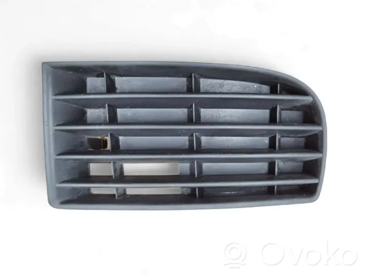 Volkswagen Golf V Grille inférieure de pare-chocs avant 