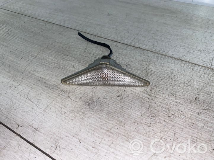Ford Mondeo Mk III Front fender indicator light 3S7A13K309AA