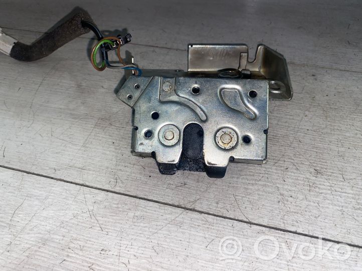 Ford Mondeo Mk III Motorino di blocco/chiusura del portellone del bagagliaio F00P2ED429