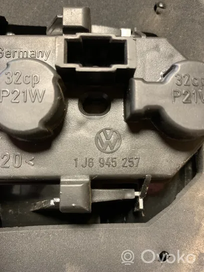 Volkswagen Golf IV Feux arrière / postérieurs 1J6945257